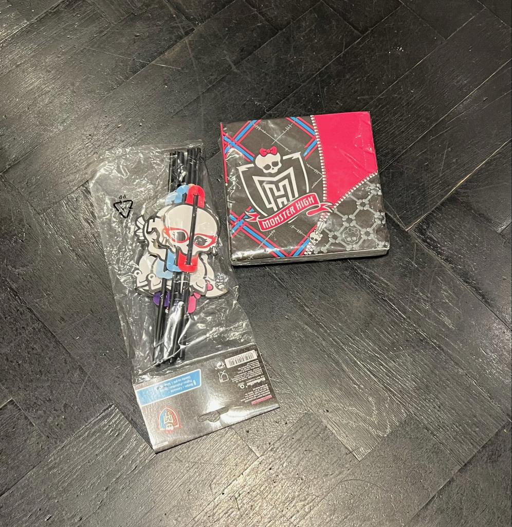 Monster High set – 20 servetten + 8 drinkrietjes, Ophalen of Verzenden, Zo goed als nieuw