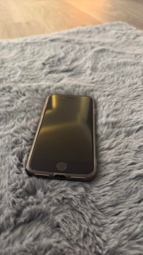 Ik verkoop een iphone 8 voor 100€ een goede prijs, Telecommunicatie, Mobiele telefoons | Apple iPhone, Ophalen, Zo goed als nieuw