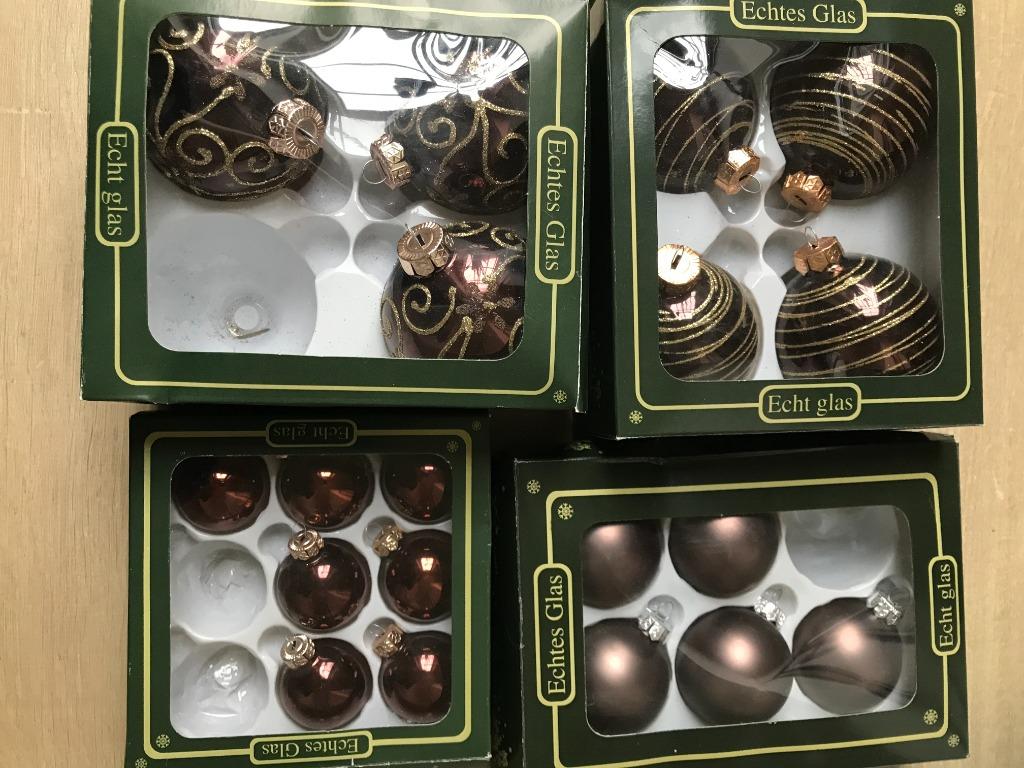 Bruine kerstballen met gouden versiering in verschillende m, Ophalen of Verzenden