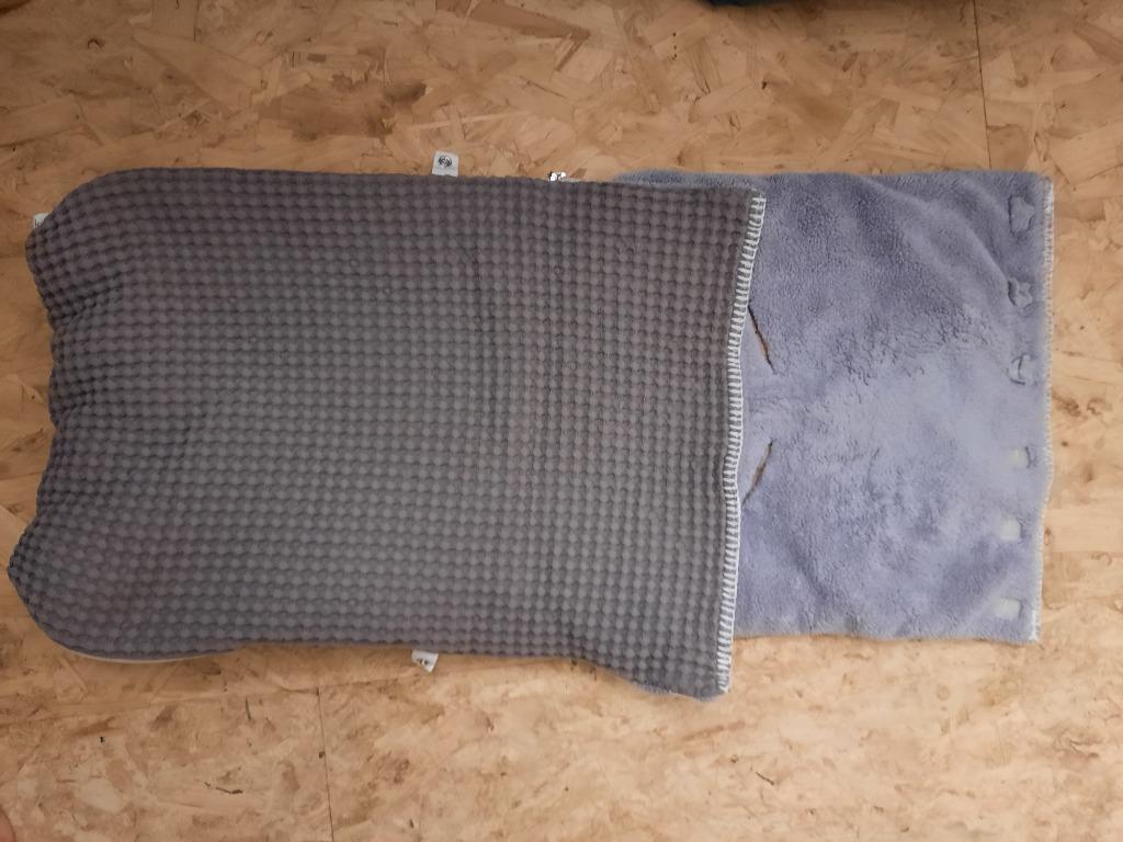 Koeka voetenzak wafel teddy oslo - 3-puntsgordel - grijs, Kinderen en Baby's, Dekens, Slaapzakjes en Inbakerproducten, Zo goed als nieuw