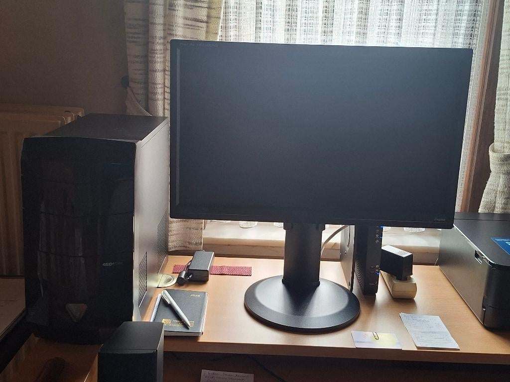 Gaming Desktop Medion Akoya, Informatique & Logiciels, Ordinateurs de bureau, Utilisé, HDD, SSD, 16 GB, Avec carte vidéo, Avec moniteur
