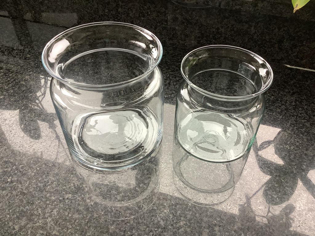 Set vaasjes H 14,5cm/H12 cm (samen 5€), Enlèvement ou Envoi, Neuf, Blanc, Verre