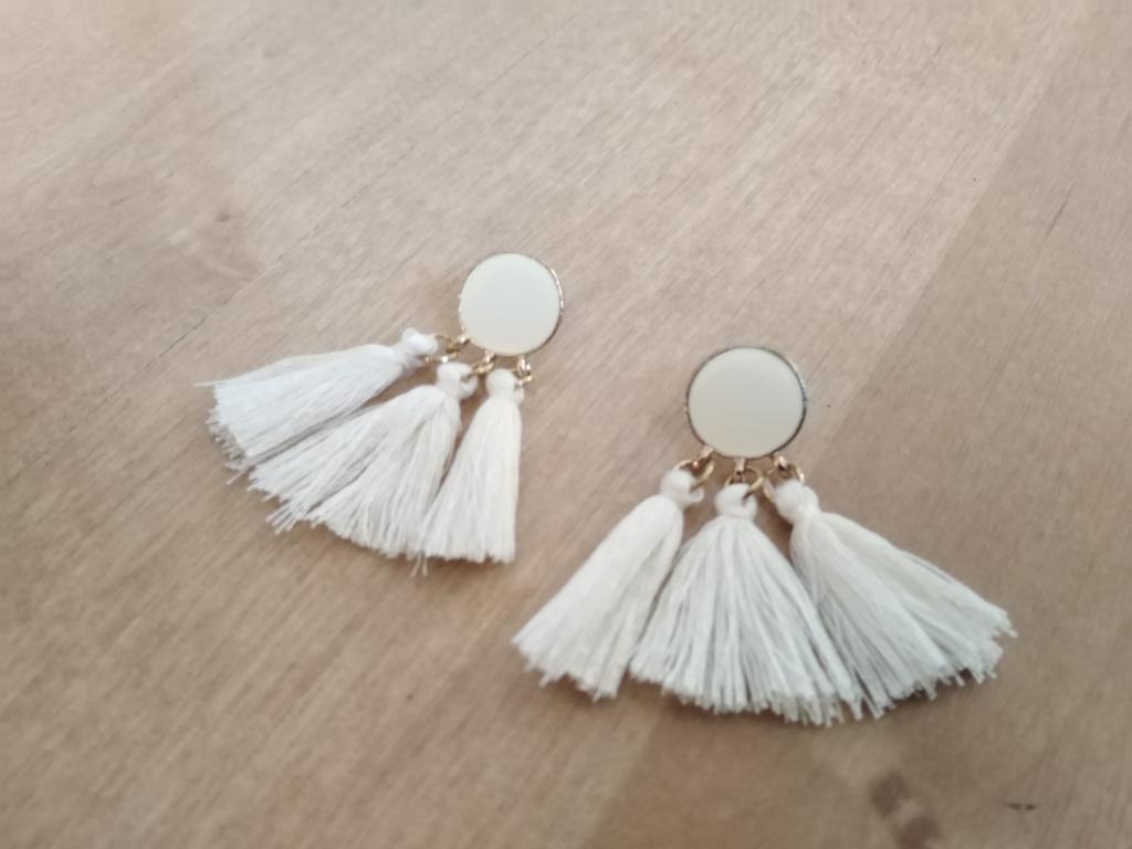 Oorbellen met beige kwasten, Bijoux, Sacs & Beauté, Boucles d'oreilles, Neuf, Enlèvement ou Envoi, Beige, Autres matériaux