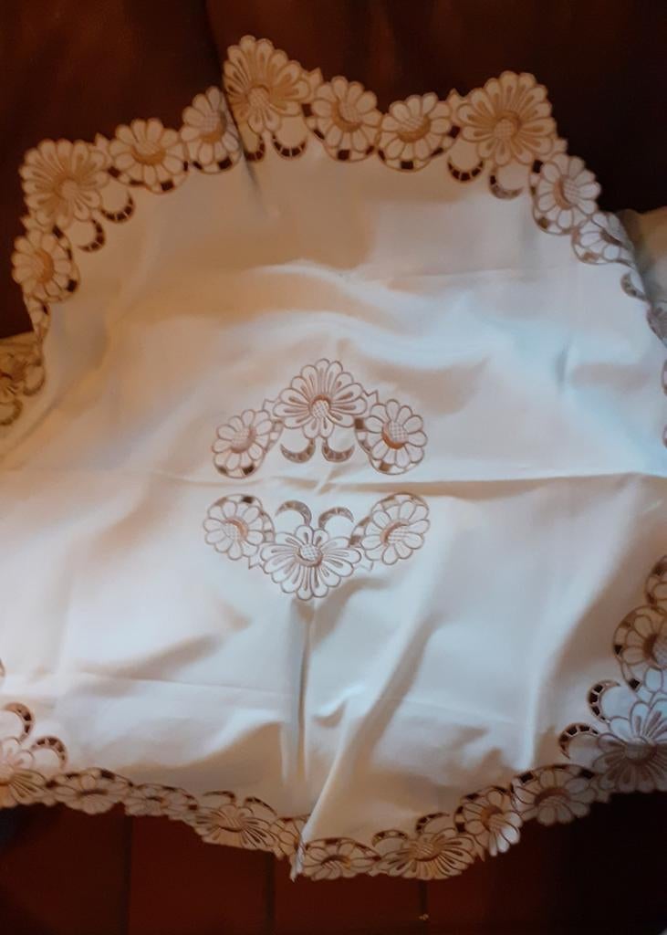 nappe décorative  ou centre table ronde diamètre 105 cm, Maison & Meubles, Nappes, Utilisé, Intérieur, Enlèvement ou Envoi