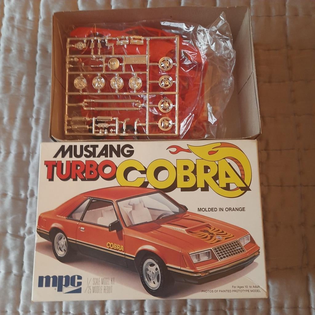 VINTAGE kit FORD MUSTANG TURBO COBRA 1/25. *NEW*., Auto, Groter dan 1:32, Nieuw, Ophalen