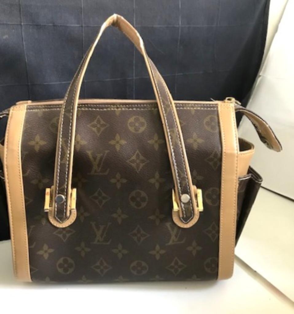 Sac à main Dior Lacoste Lot pour fête de carnaval 😍😎😀🥳, Bijoux, Sacs & Beauté, Sacs | Sacs Femme, Comme neuf, Sac à main, Autres couleurs