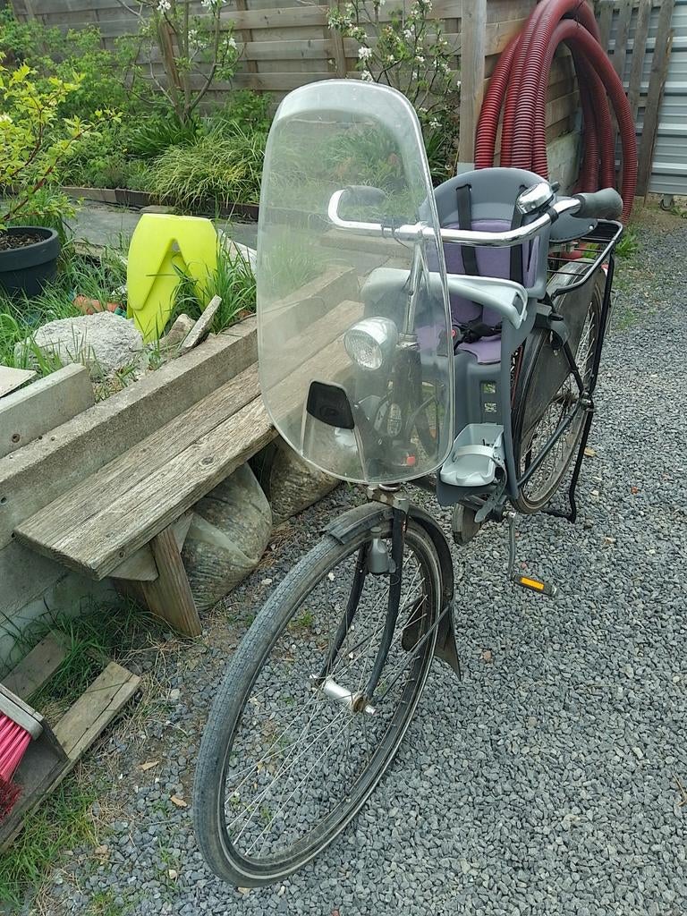 Kinder fietsstoeltje met 2 fiets beugels., Ophalen, Zo goed als nieuw