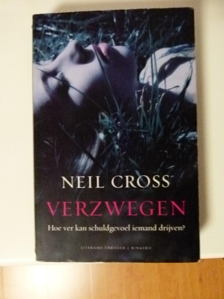 "Verzwegen" Neil Cross, Ophalen of Verzenden, Zo goed als nieuw, Neil cross