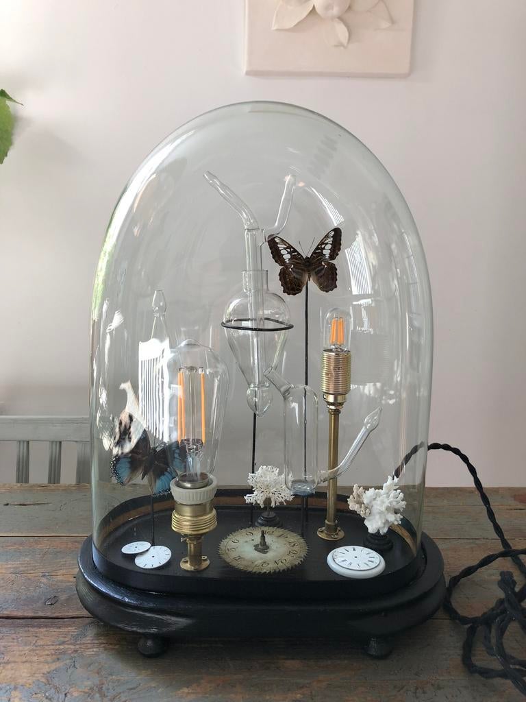 ANTIEKE STOLP MET VERLICHTING LAMP DECO CURIO, Ophalen