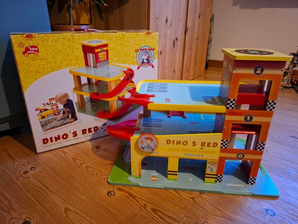 Houten garage van Le Toy Van, Ophalen