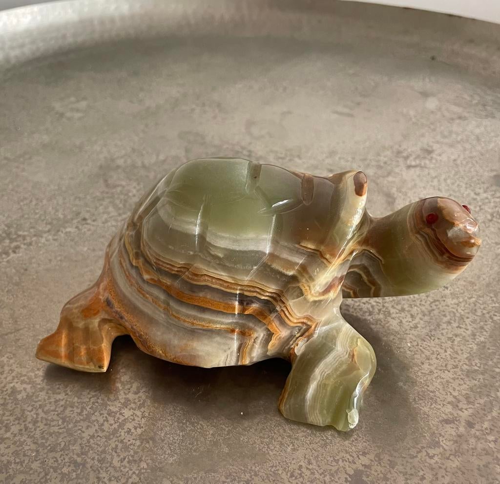 Halfgrote Schildpad in onyx/agaat. Rood glazen oogjes, Ophalen of Verzenden, Zo goed als nieuw