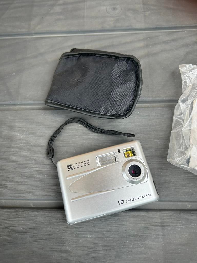 Oregon Scientific 1.3 megapixel camera, Compact, Ophalen of Verzenden, Zo goed als nieuw, 1 Megapixel