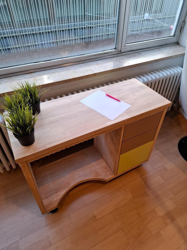 comfortabel functioneel bureau/werkbank, Huis en Inrichting, Bureaus, Ophalen, Met wielen, Zo goed als nieuw