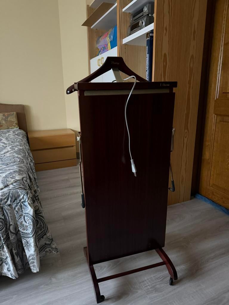 Valet ou porte vêtements en bois et repassage électrique, Enlèvement, Comme neuf