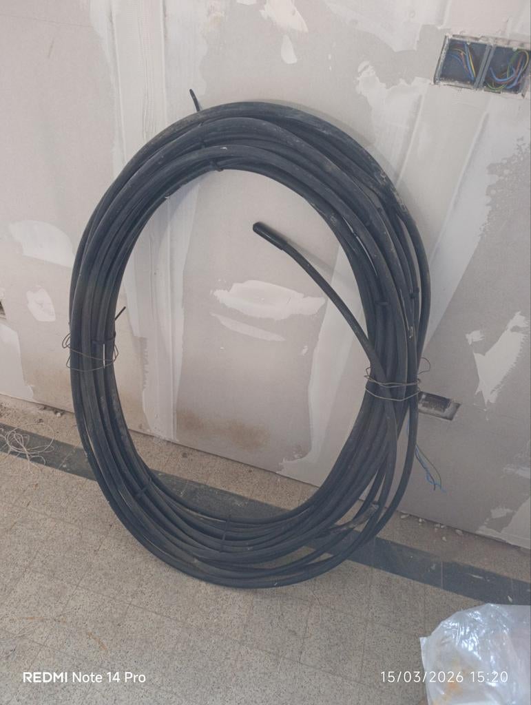 Cable noir  4*10mm2 8€/mètre, Bricolage & Construction, Enlèvement
