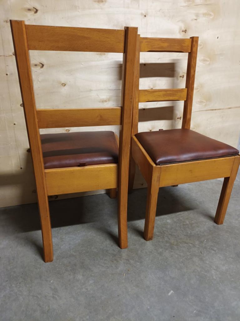 Kleine stoelen, Ophalen