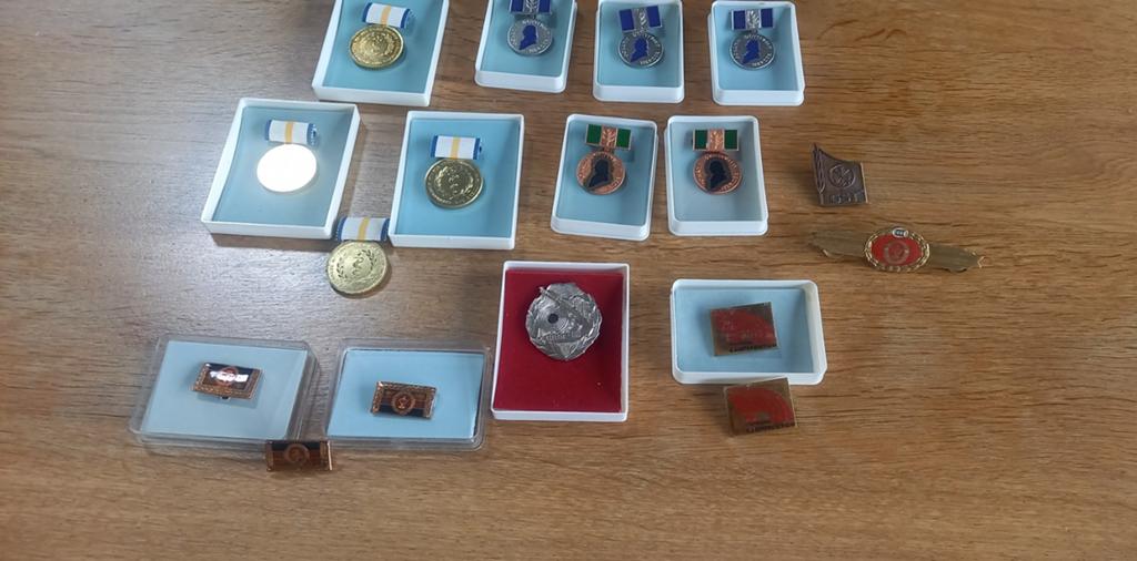 Lotje oude Duitse eretekens, Verzamelen, Ophalen of Verzenden