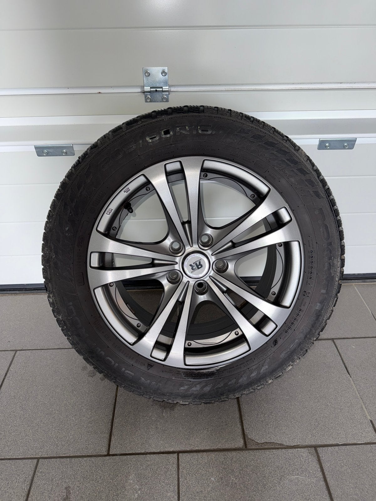 4 roues hiver 16" Alu RR Pneus Nokian 205/60 R16 (ent 5x112), Autos : Pièces & Accessoires, Pneus et Jantes, Pneus hiver, 16 pouces