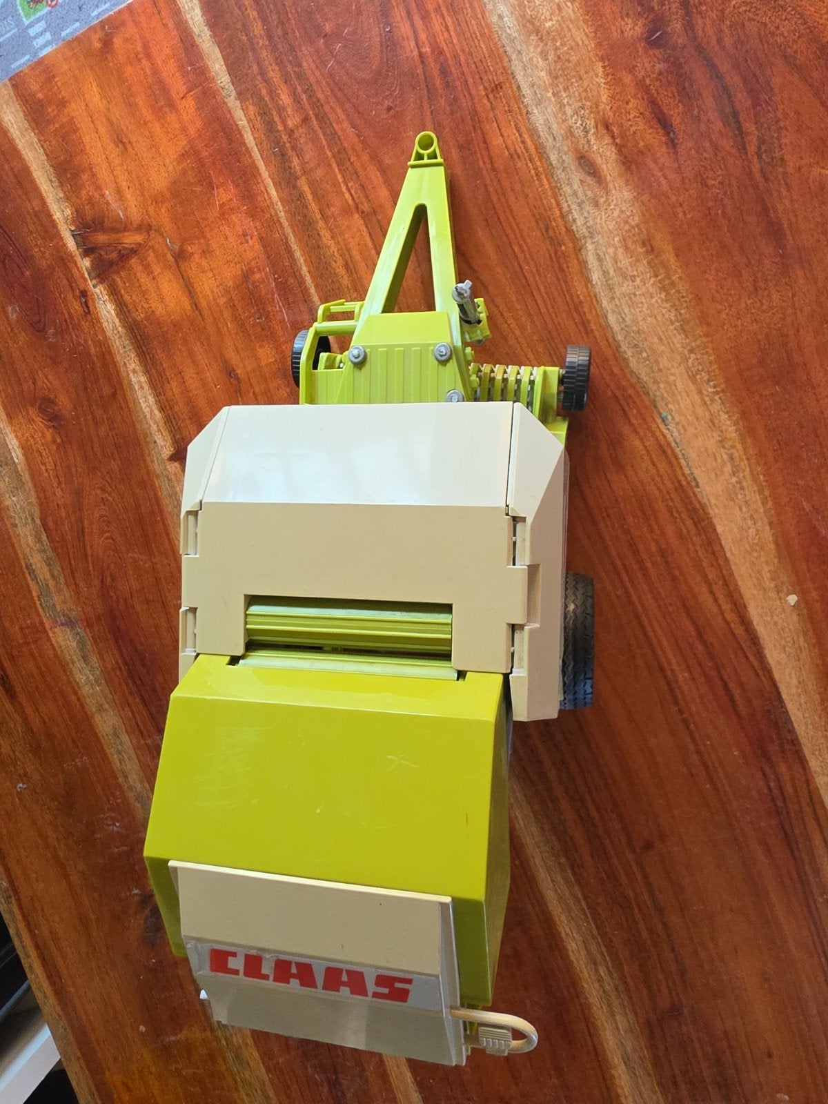 Bruder Claas Rollant 250 ronde balenpers, Ophalen