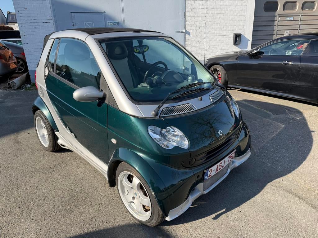 smart forTwo cabrio softouch Airco / Navi / Camera, Autos, Smart, Cuir et Alcantara, Entreprise, Automatique, Vert