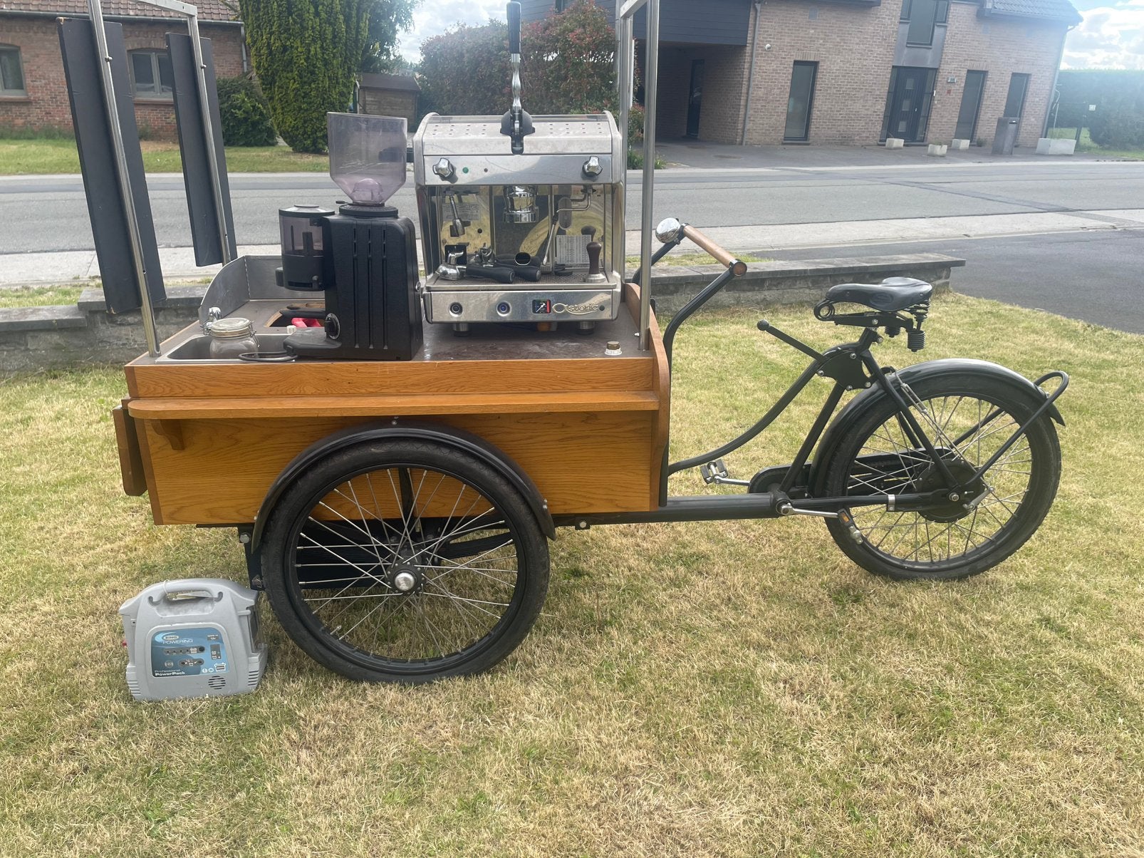 Triporteur professionnel équipé machine à café, Enlèvement, Comme neuf