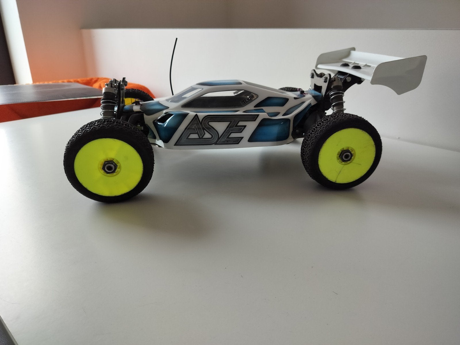 mugen seiki mbx 6, Hobby & Loisirs créatifs, Échelle 1:8, Voiture off road, Enlèvement, Utilisé