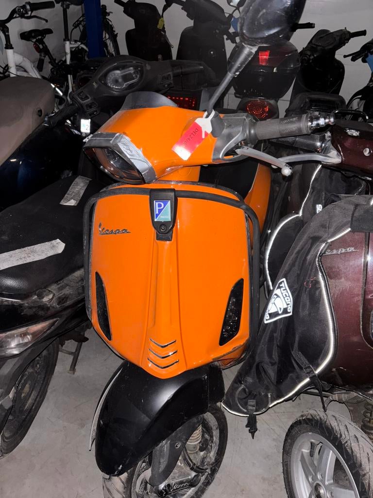 Lotje vespa , sprint , primavera en lx, Fietsen en Brommers, Scooters | Piaggio, Ophalen, Zo goed als nieuw