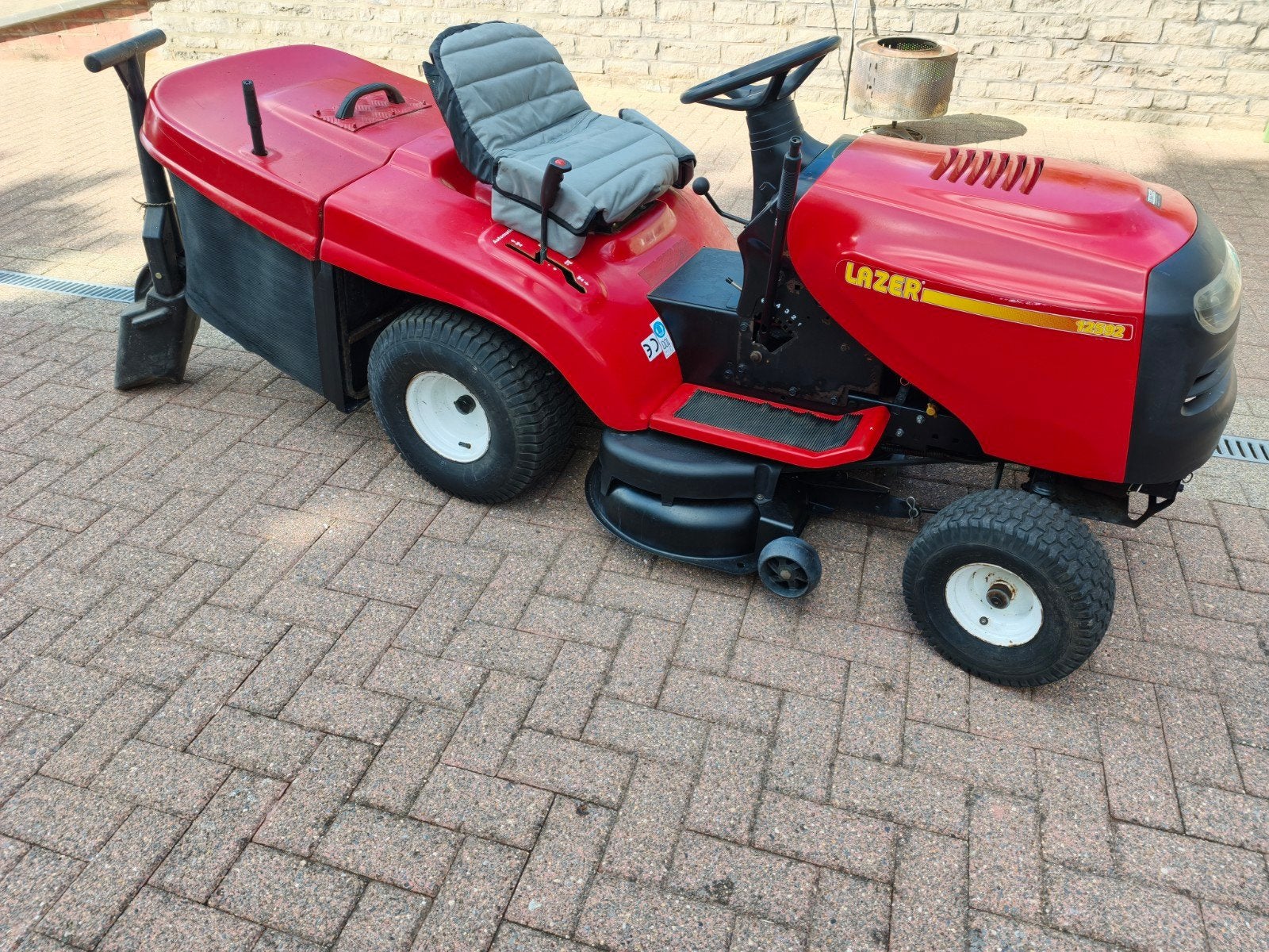 Zitmaaier Lazer Husqvarna hydro + Mulching, Tuin en Terras, Zitmaaiers, Gebruikt, Ophalen of Verzenden, Elektrische starter, 90 tot 120 cm