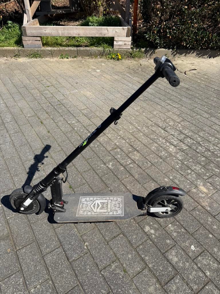 Etwow Monster (zij is degene die sterk wordt), Fietsen en Brommers, Ophalen of Verzenden, Gebruikt, Elektrische step (E-scooter)