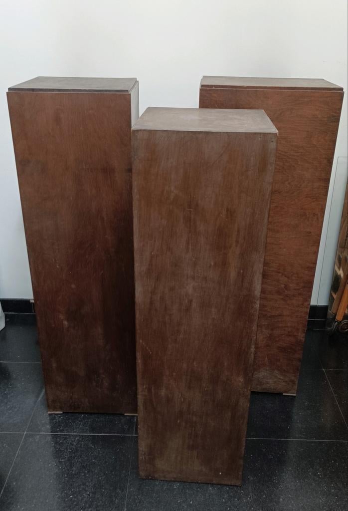 2 Sokkels uit atelier van beeldhouwer Leon Sarteel, Huis en Inrichting, Ophalen, Gebruikt