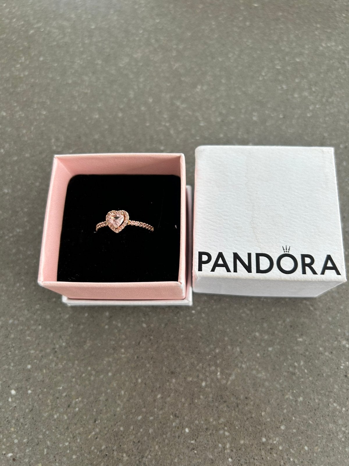 Pandora ring rosé kleur .Maat 50-52, Handtassen en Accessoires, Ophalen of Verzenden, Zo goed als nieuw