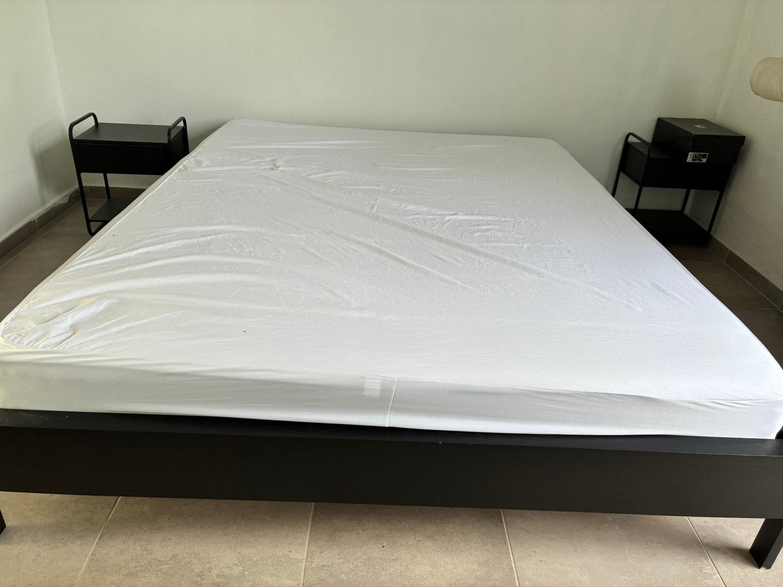 Bedframe 160x200 ikea met 2 nachtkastjes, Maison & Meubles, Chambre à coucher | Lits boxsprings, Enlèvement, Comme neuf