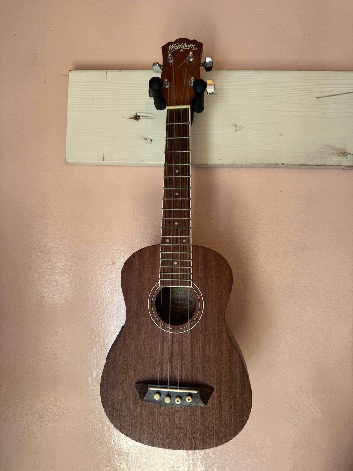 Ukelele washburn, Musique & Instruments, Instruments à corde | Guitares | Acoustiques, Enlèvement, Comme neuf