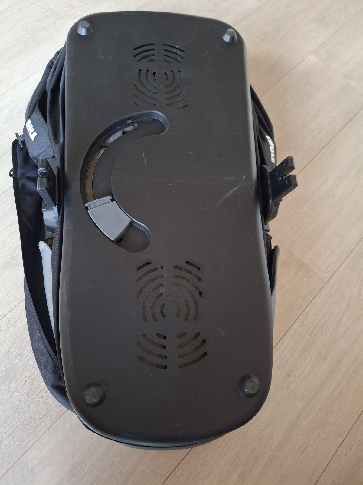 thule urban glide 2 bassinet + regenhoes en clicks., Ophalen