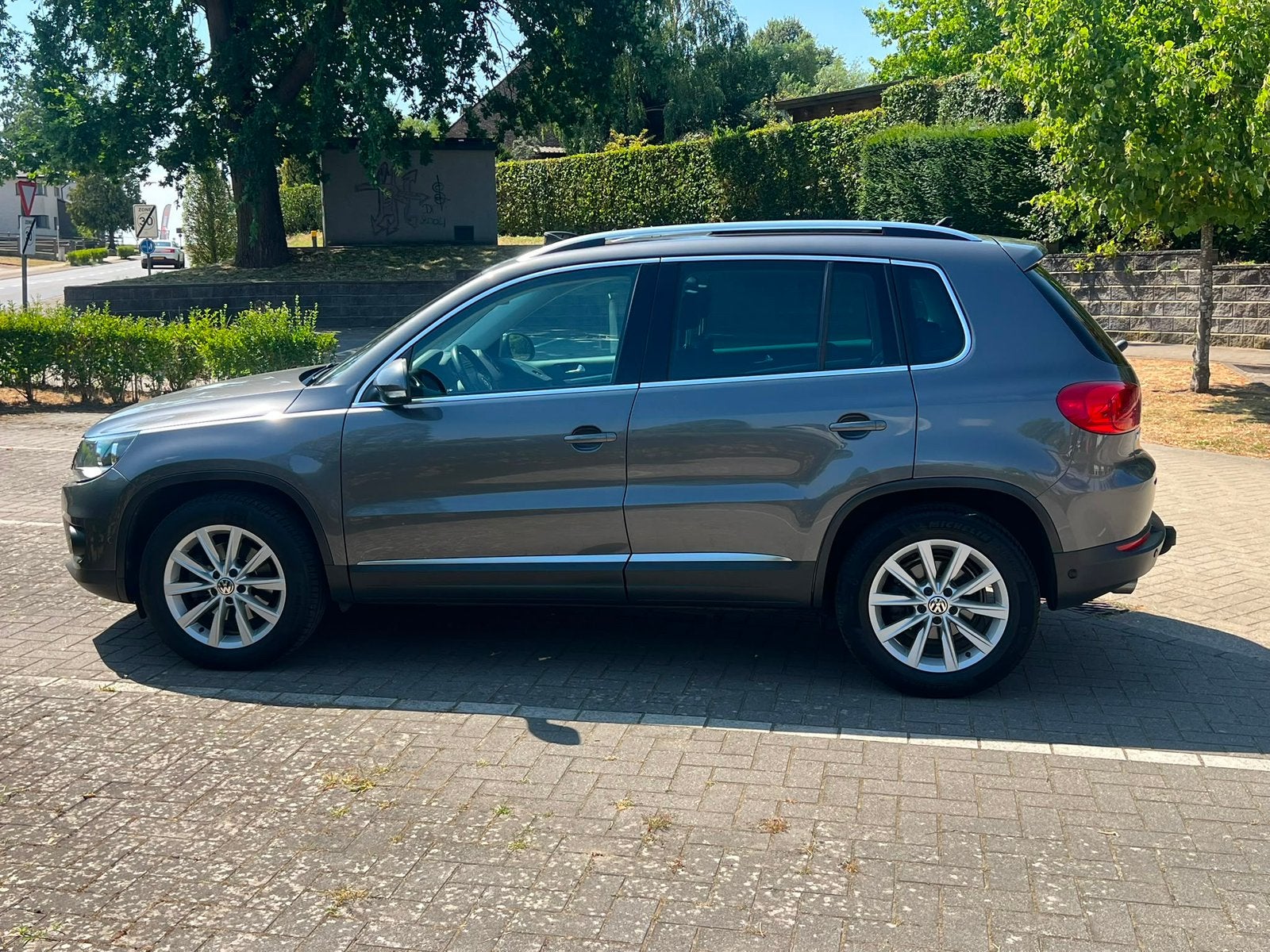VW Tiguan Style 2.0TDI Euro6B premier propriétaire CT OK, Autos, Volkswagen, Cuir, Argent ou Gris, Euro 6, Noir
