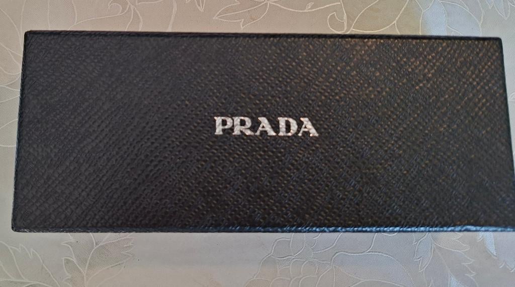 PRADA brillendoos met bril.  DM89234 51-18 ZWIZI, Handtassen en Accessoires, Zonnebrillen en Brillen | Dames, Gebruikt, Prada