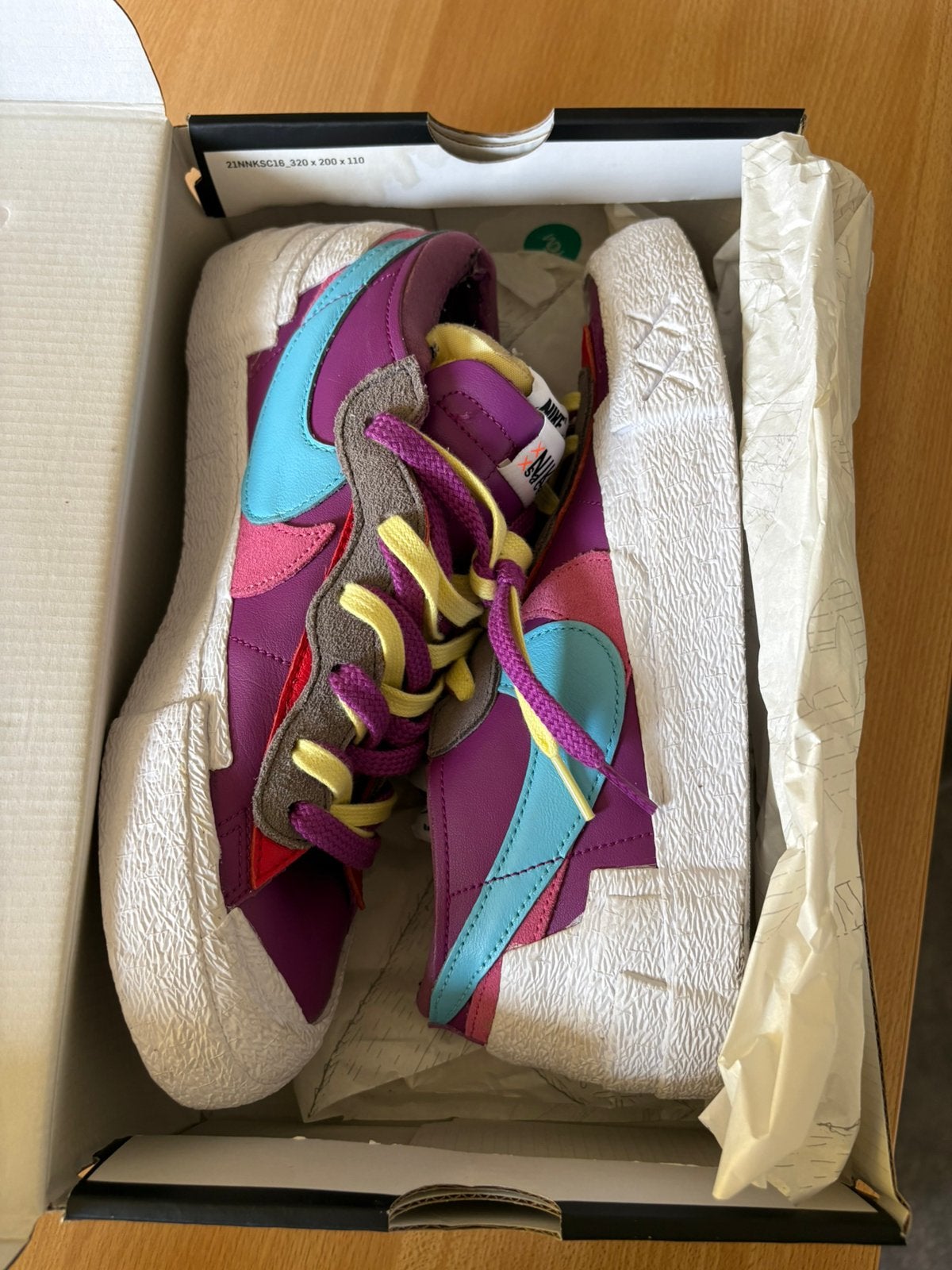 Kaws x nike blazer, Enlèvement ou Envoi, Autres couleurs, Comme neuf, Baskets