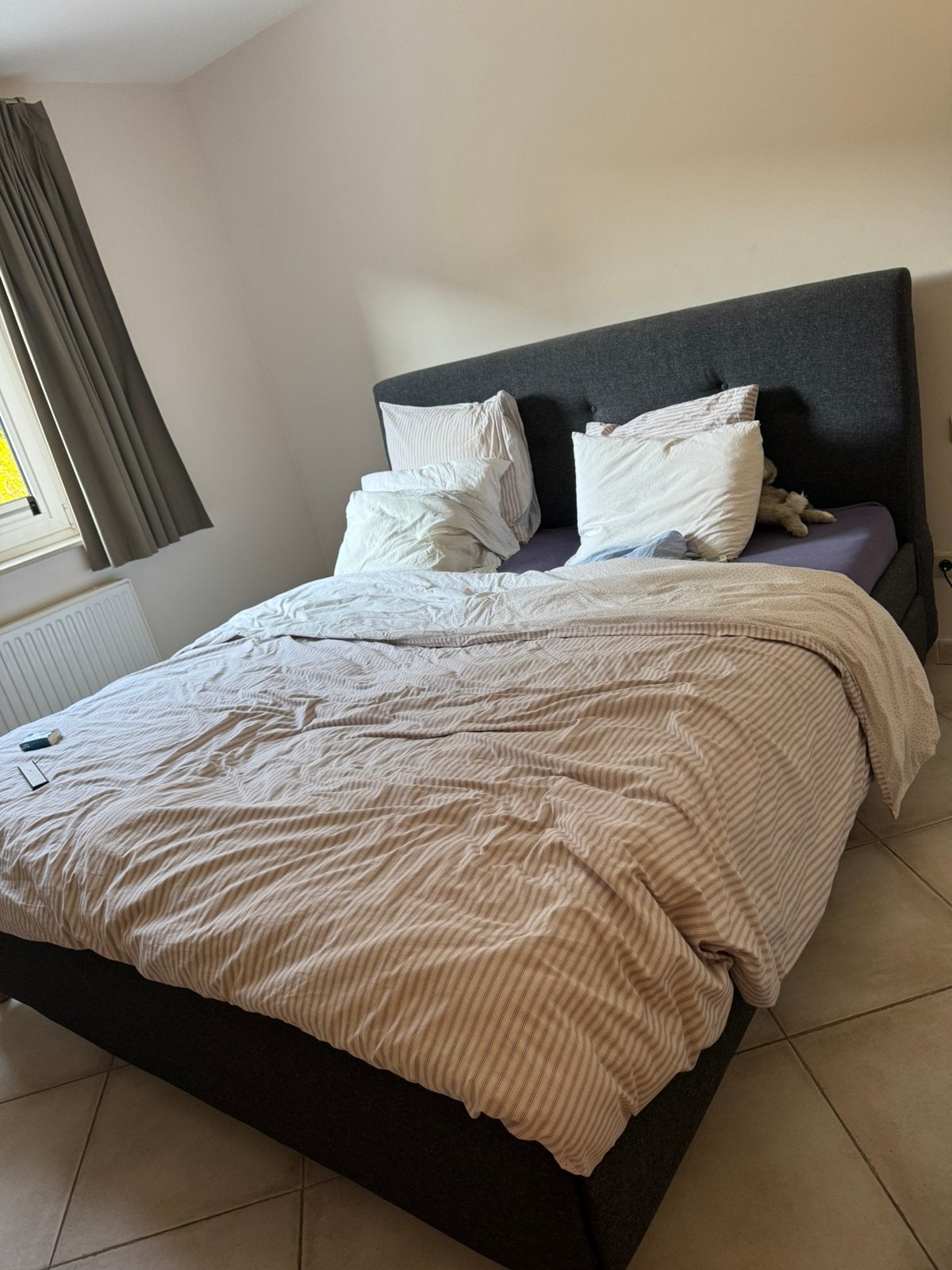 Lit IKEA 180x200, Gris, King size, Comme neuf, Enlèvement