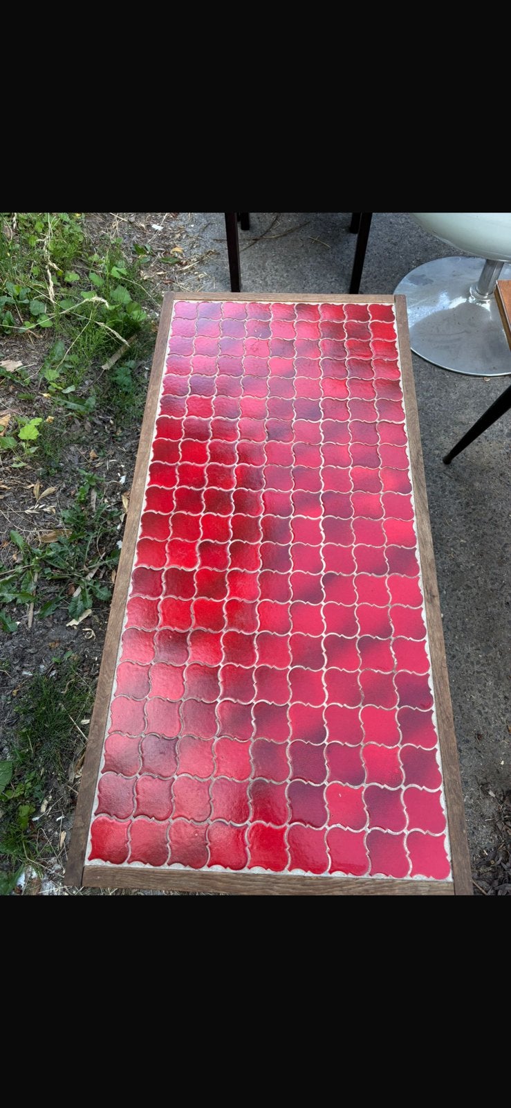 Table en carrelage du milieu du siècle, Enlèvement