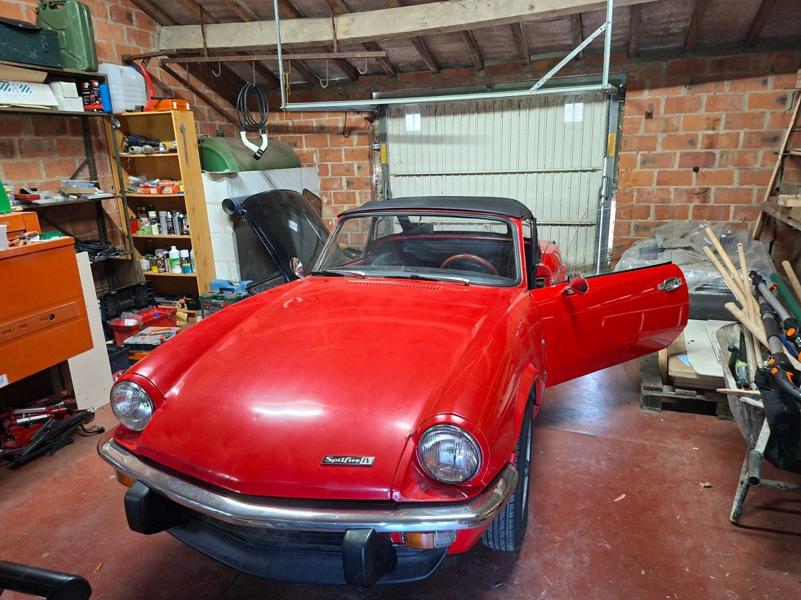 Triumph Spitfire MK4, Autos, Triumph, Particulier, Spitfire, Essence, 2 portes, Boîte manuelle, Rouge, Noir, Cuir
