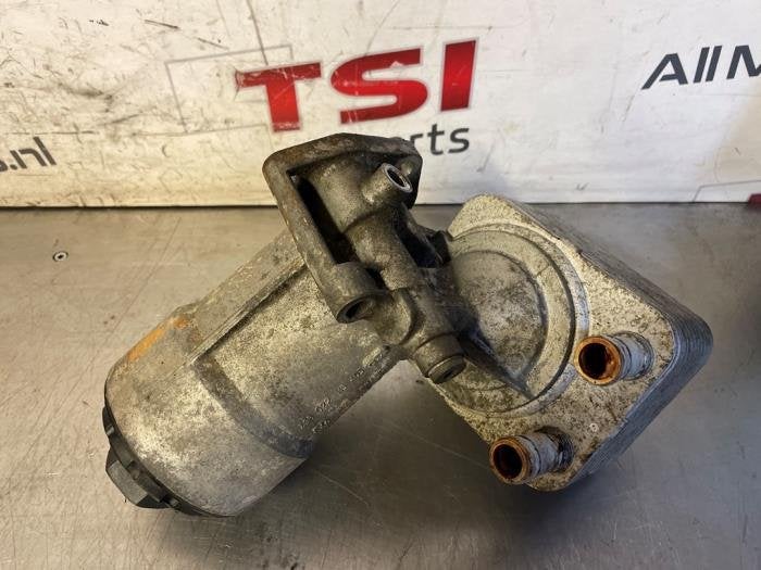 Boîtier filtre à huile d'un Volkswagen Golf, Volkswagen, -, 3 mois de garantie, Utilisé