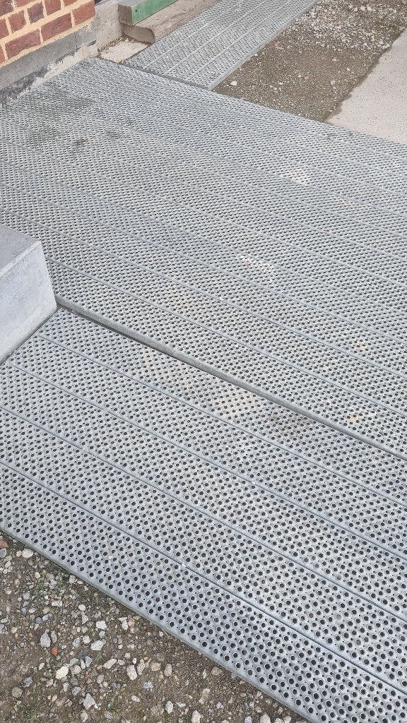 Caillebotis, passerelles en acier galvanisé, Enlèvement, Utilisé
