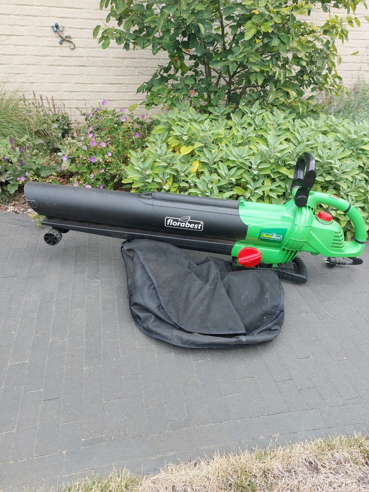 Bladblazer met blaas- en zuigfunctie, Ophalen