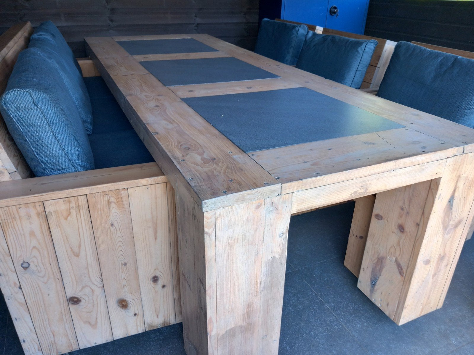 Tuinset met tafel, zitbank en zeteltjes op wieltjes., Ophalen, Tuinset