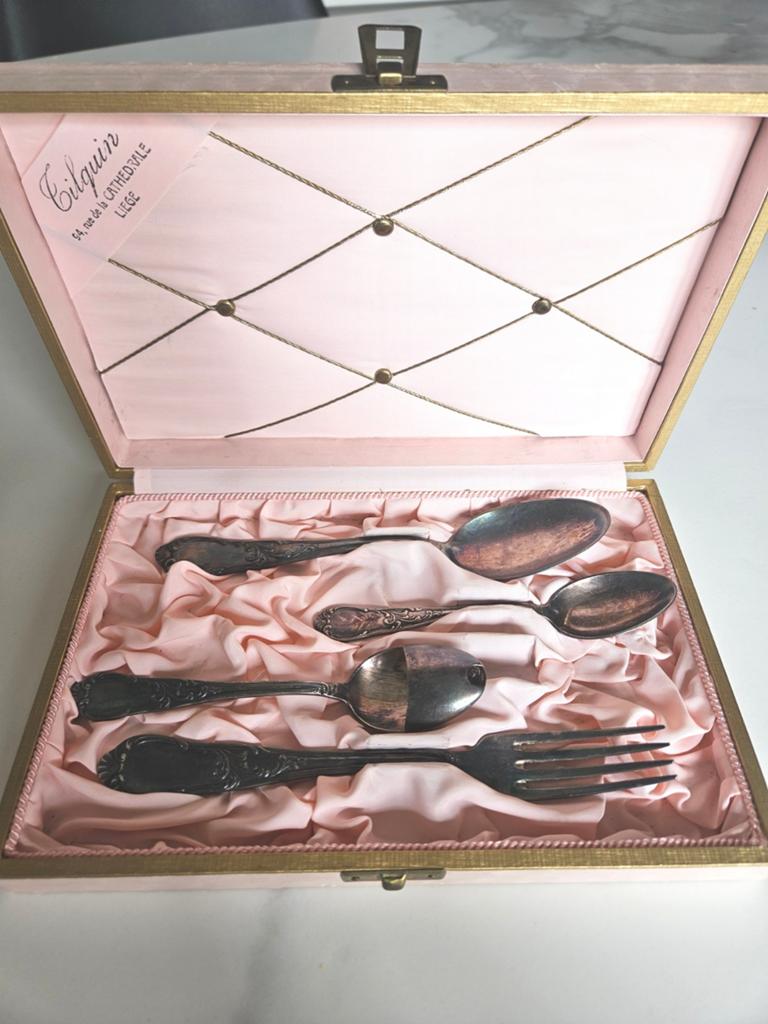 Ensemble de cuillères et fourchette MAISON TILQUIN, Antiquités & Art, Enlèvement