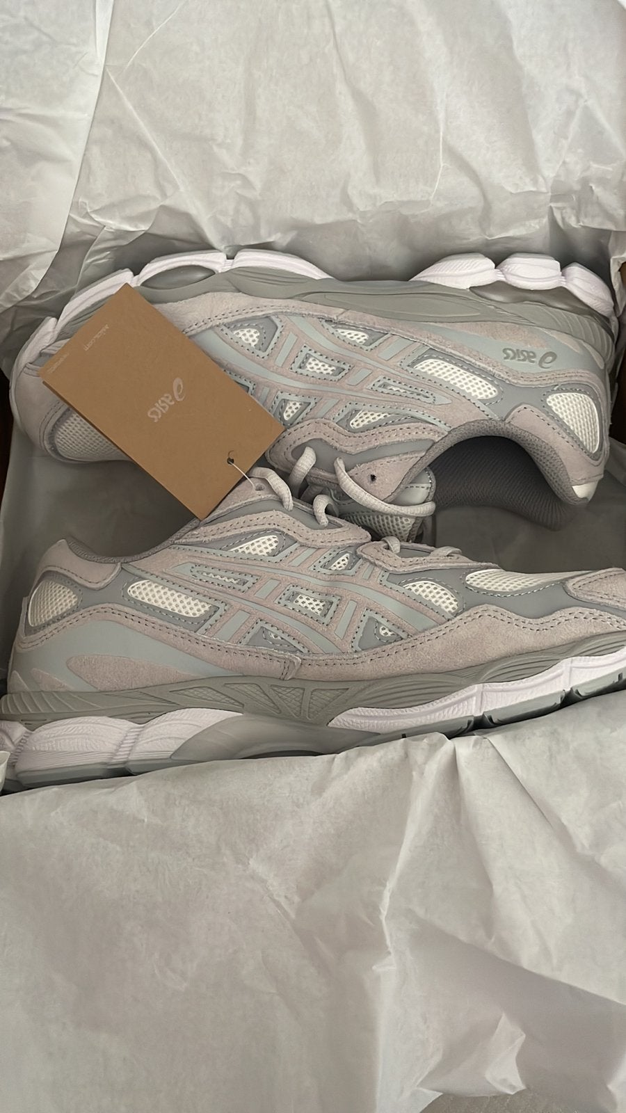 Asics nyc cream, Vêtements | Hommes, Envoi, Comme neuf, Blanc