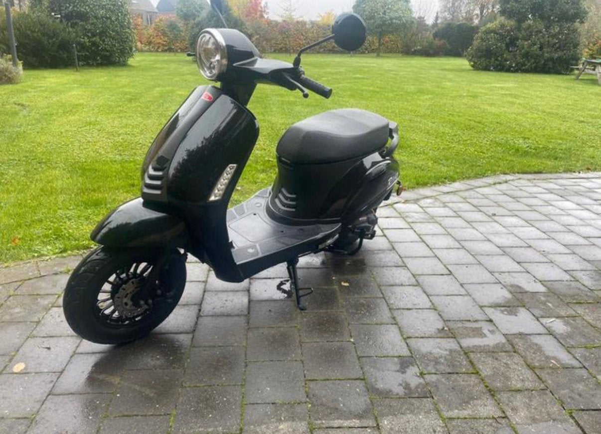 Riva scooter, Ophalen, Klasse B (45 km/u), Zo goed als nieuw