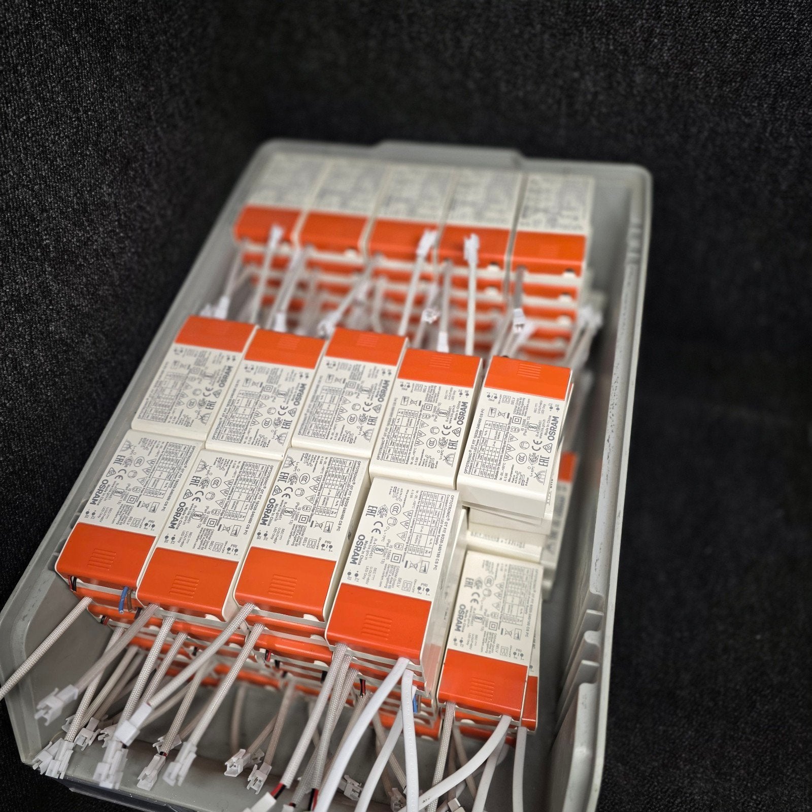 OSRAM OPTOTRONIC led drivers    116 x


OT FIT 8/220-240/180, Hobby en Vrije tijd, Elektronica-componenten, Ophalen of Verzenden