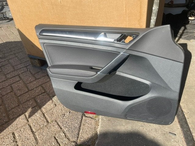 PORTIERBEKLEDING LINKS VOOR Golf VII (AUA) (5G4868079B), Gebruikt, Volkswagen, Volkswagen AG, Kundenbetreuung@volkswagen.de