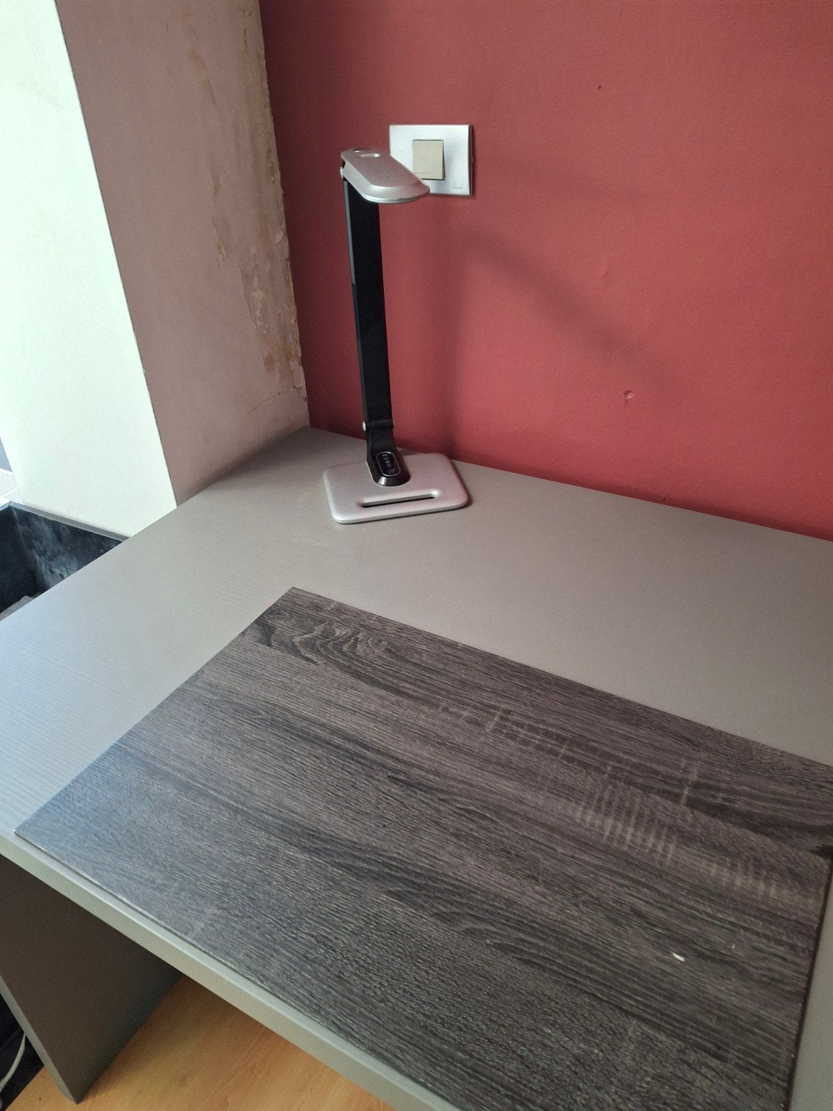 modern jeugdbureau met stoel,, Ophalen, Hout, Zo goed als nieuw, Grijs